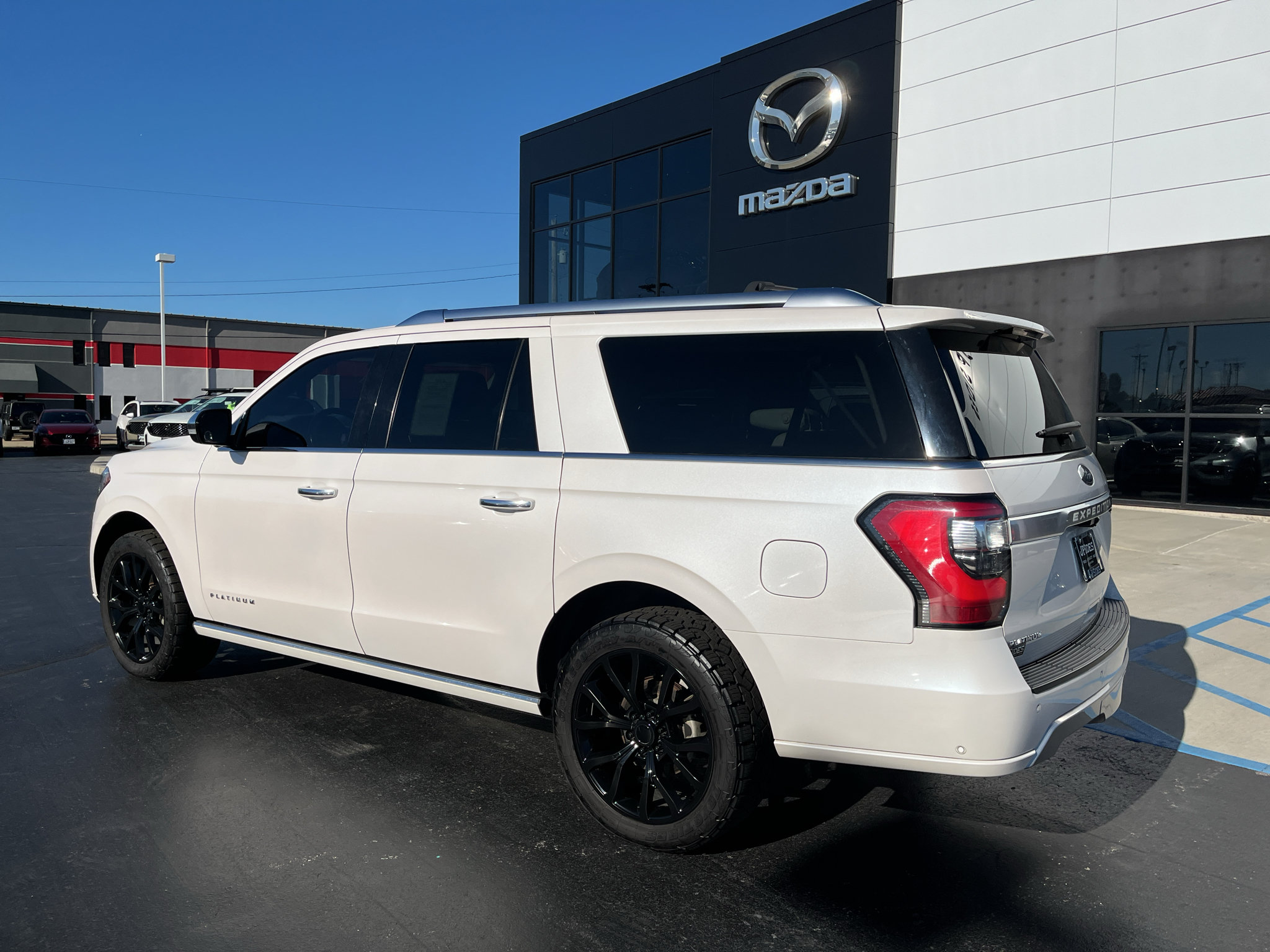 Used 2018 Ford Expedition Max Platinum AWD/4WD image 3