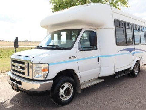 Used 2008 Ford E-350 and Econoline 350 Super Duty image 2