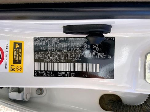 Used 2012 Toyota Highlander FWD w/ Tech Pkg image 35
