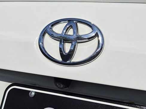 Used 2018 Toyota Corolla SE w/ SE Premium Package image 29