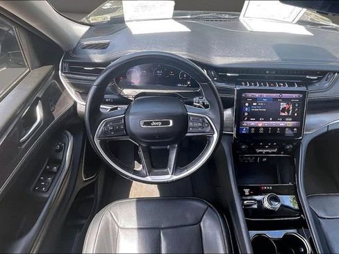 Used 2022 Jeep Grand Cherokee L Limited w/ Luxury Tech Group II AWD/4WD image 5