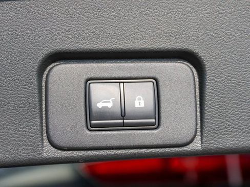 Used 2024 Nissan Rogue SV image 9