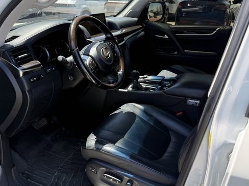 Used 2018 Lexus LX 570 4WD image 3