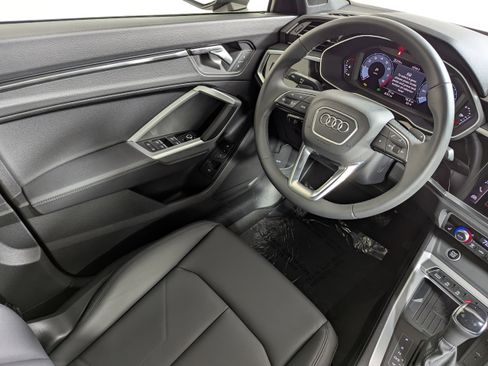 New 2025 Audi Q3 2.0T Premium image 9