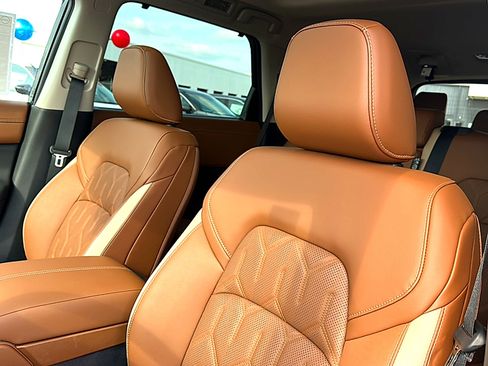 New 2026 Nissan Pathfinder Platinum image 11