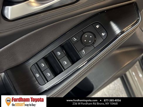 Used 2025 Nissan Rogue SV AWD/4WD image 16