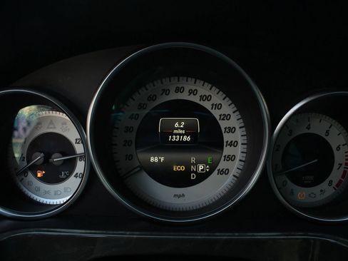 Used 2014 Mercedes-Benz E 350 Sedan image 32