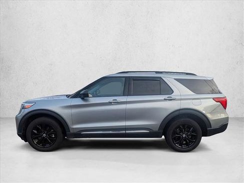 Used 2023 Ford Explorer XLT w/ Equipment Group 202A image 9