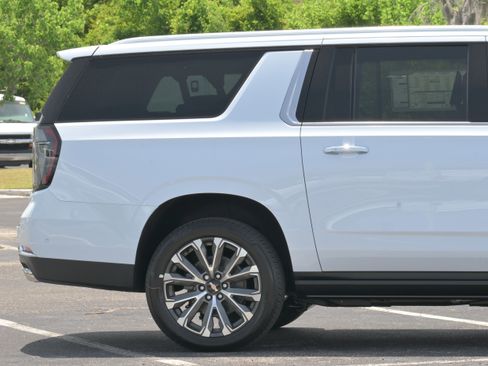 New 2026 Chevrolet Suburban High Country AWD/4WD image 5