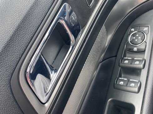 Used 2019 Ford Explorer XLT w/ Equipment Group 202A AWD/4WD image 19
