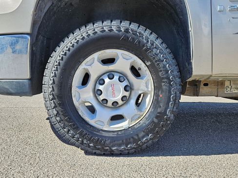 Used 2008 GMC Sierra 2500 SLT w/ EZ-Lift Tailgate Package AWD/4WD image 11