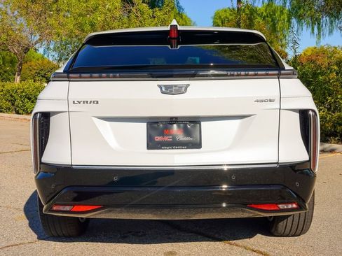 New 2026 Cadillac Lyriq Luxury image 8