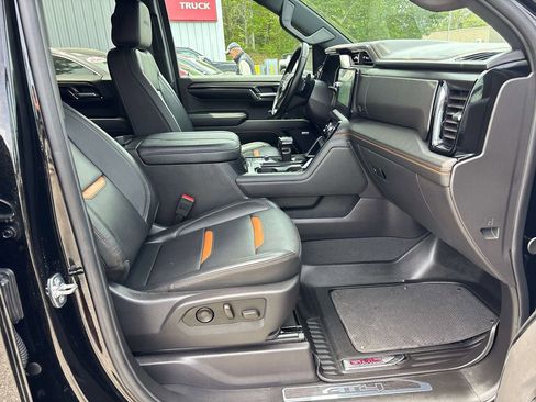 Used 2024 GMC Sierra 1500 AT4 w/ Technology Package AWD/4WD image 18