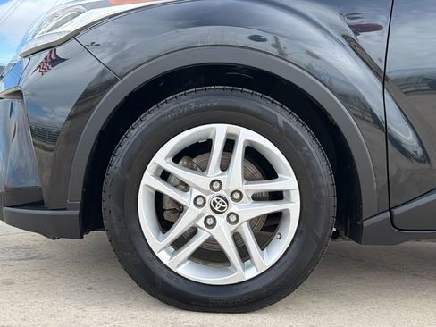 Used 2021 Toyota C-HR LE FWD image 9