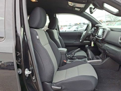 Used 2021 Toyota Tacoma TRD Off-Road image 30