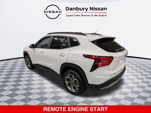 Used 2025 Chevrolet Trax LT w/ Driver Confidence Package FWD image 5