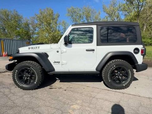 Used 2023 Jeep Wrangler Sport AWD/4WD image 5