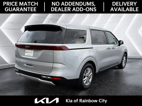 Used 2022 Kia Carnival LX image 4