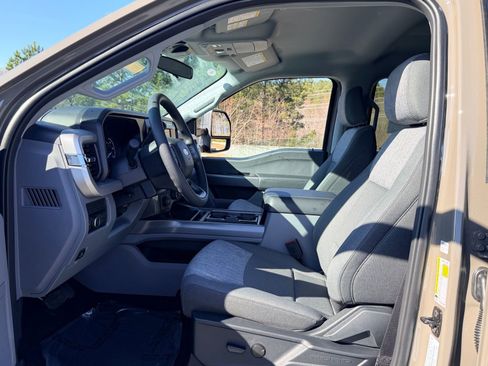New 2026 Ford F250 XLT w/ FX4 Off-Road Package AWD/4WD image 14