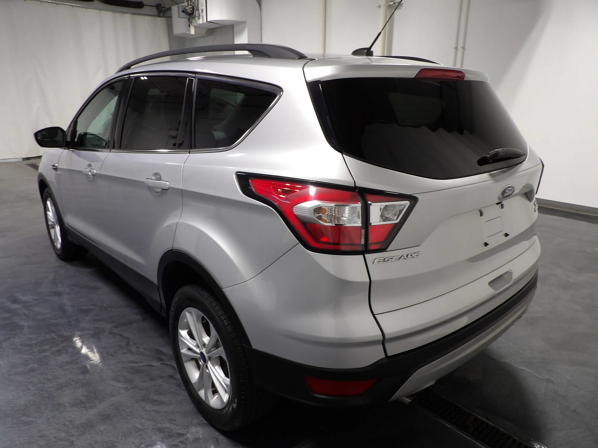 Used 2018 Ford Escape SE FWD image 5