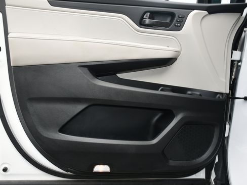 Certified 2025 Honda Odyssey EX-L image 10