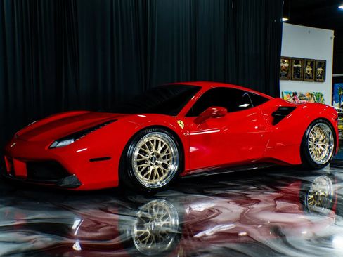 Used 2016 Ferrari 488 GTB RWD image 3