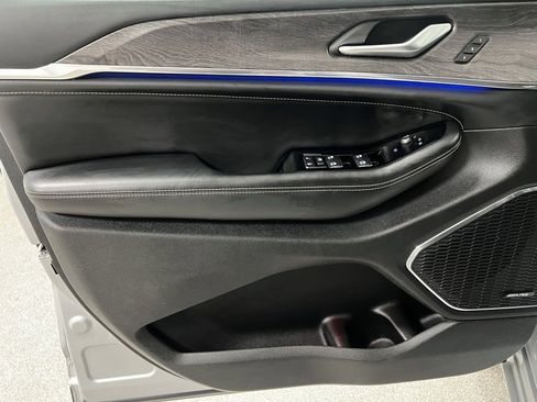 Used 2023 Jeep Grand Cherokee Overland image 27