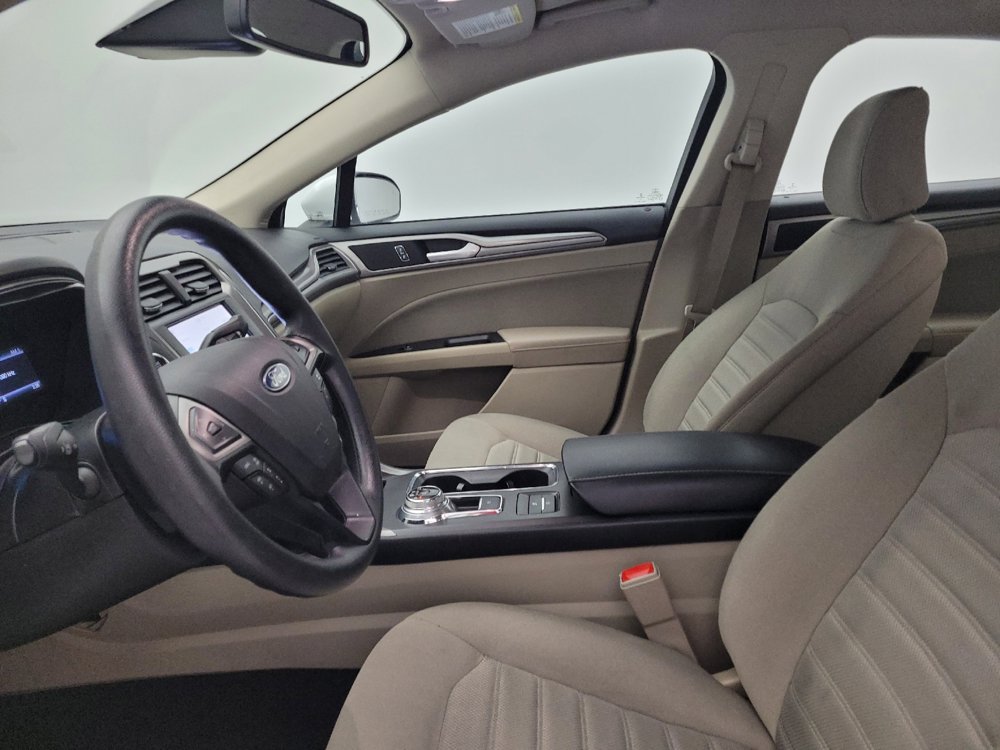 Used 2020 Ford Fusion SE FWD image 17