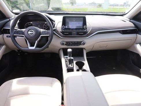 Used 2025 Nissan Altima 2.5 SV FWD image 20
