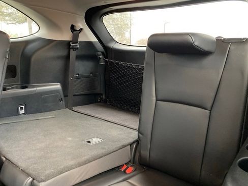 Certified 2024 Toyota Highlander XLE image 12