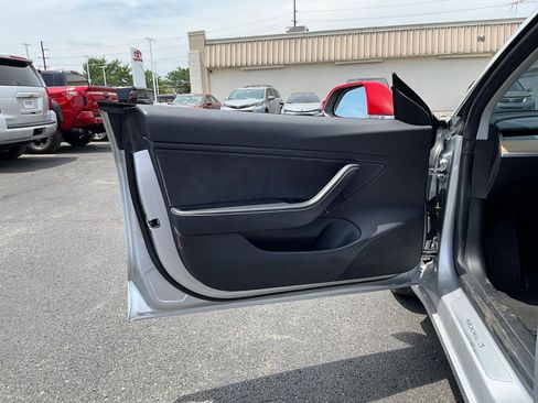 Used 2018 Tesla Model 3 Long Range RWD image 18