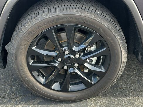 Used 2021 Jeep Grand Cherokee Laredo X image 9