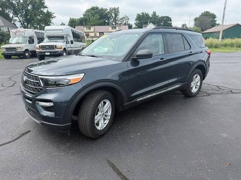 Used 2024 Ford Explorer XLT w/ Equipment Group 202A AWD/4WD image 1