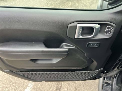 Used 2022 Jeep Wrangler Unlimited Rubicon w/ Xtreme Recon 35" Tire Package image 15