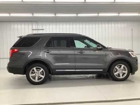 Used 2018 Ford Explorer XLT FWD image 7