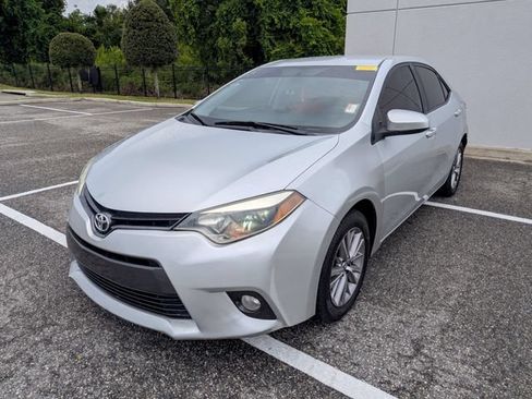 Used 2015 Toyota Corolla LE FWD image 2