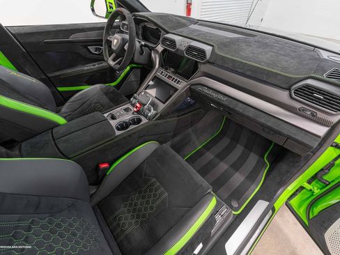 Used 2024 Lamborghini Urus Performante AWD/4WD image 2