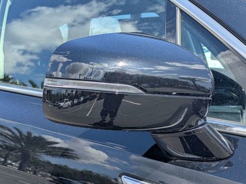 Used 2024 Kia Sorento S image 10