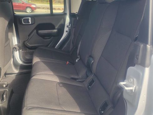 Used 2023 Jeep Gladiator Sport image 10