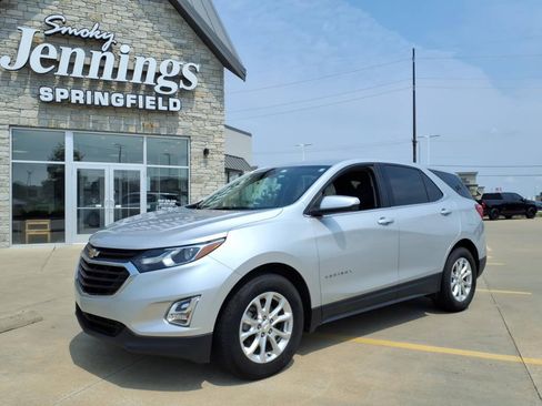 Used 2018 Chevrolet Equinox LT FWD image 2
