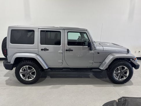 Used 2018 Jeep Wrangler Unlimited Sahara AWD/4WD image 19