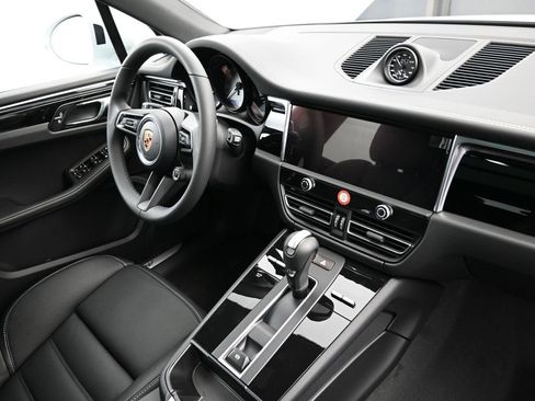 Certified 2026 Porsche Macan S image 33