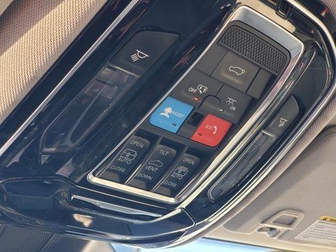 Used 2022 Jeep Grand Cherokee Overland w/ Adv Protech Group III image 21