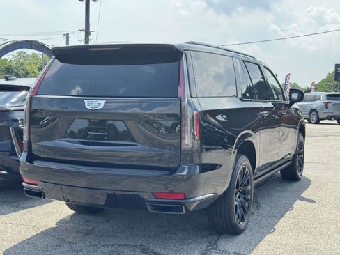 Used 2023 Cadillac Escalade ESV Sport Platinum w/ LPO, ONYX Package AWD/4WD image 8