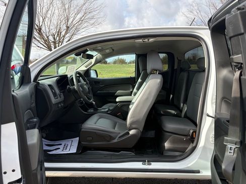 Used 2022 Chevrolet Colorado W/T image 38