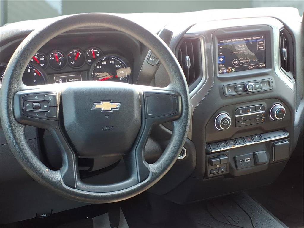 Used 2023 Chevrolet Silverado 1500 Custom AWD/4WD image 4