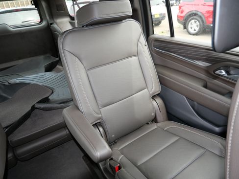 Used 2023 GMC Yukon XL Denali w/ Denali Reserve Package AWD/4WD image 14