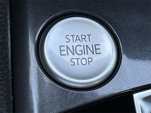 Used 2022 Volkswagen Tiguan SE image 22