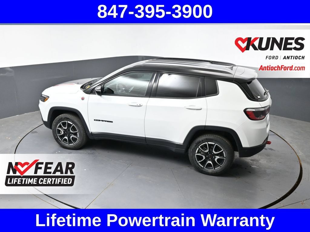 Used 2025 Jeep Compass Trailhawk AWD/4WD image 43