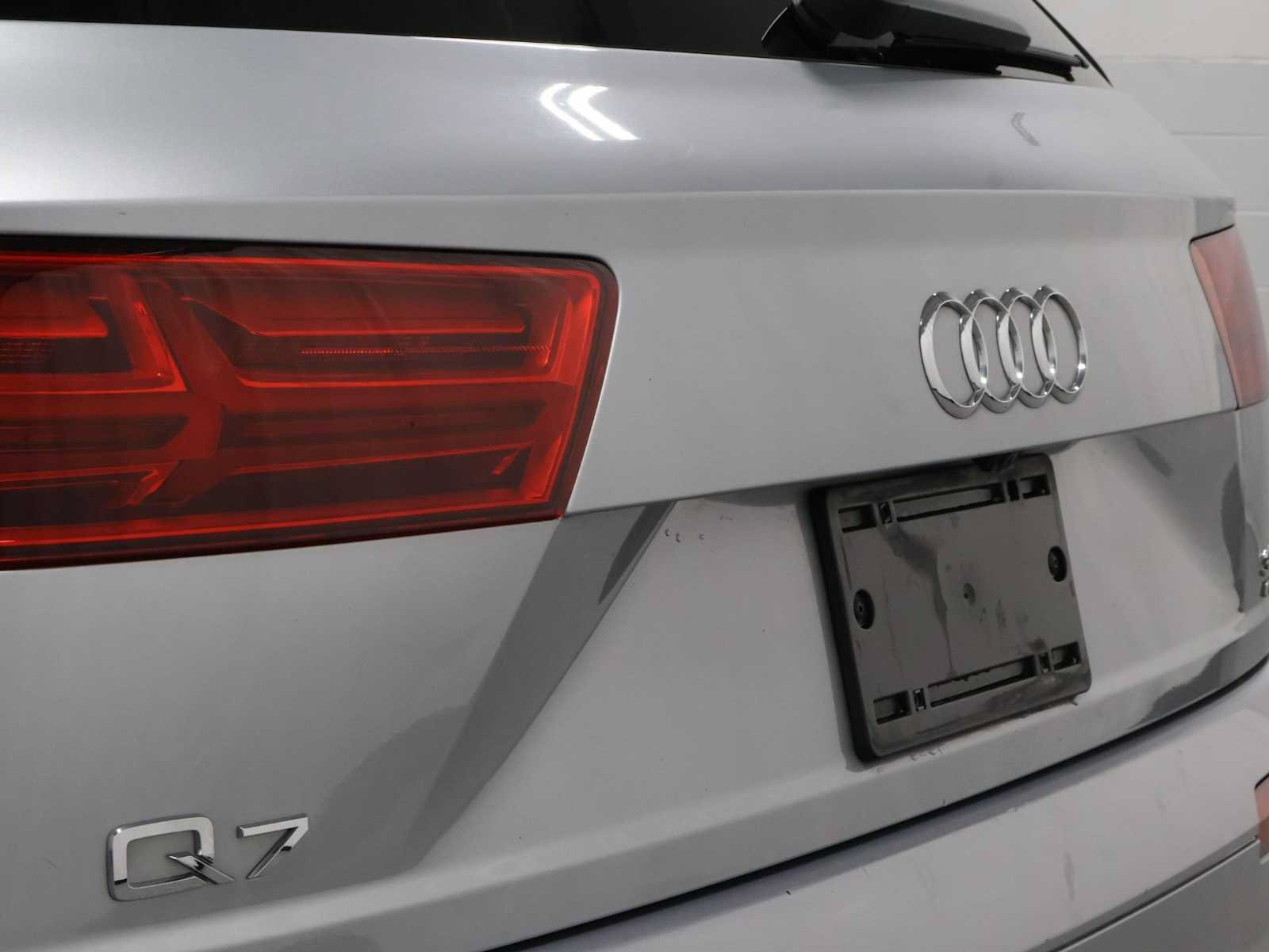 Used 2017 Audi Q7 3.0T Premium Plus w/ Premium Plus Package AWD/4WD image 8